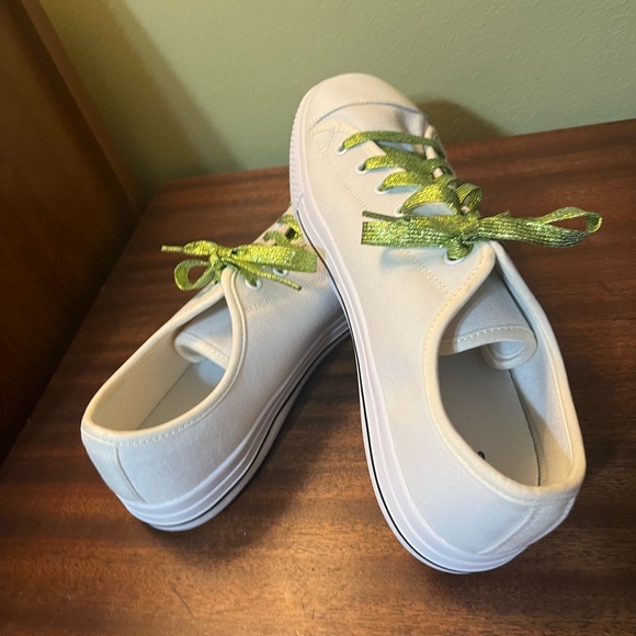 All white tennies with sparkly green laces W10/M9 - Picture 8 of 9